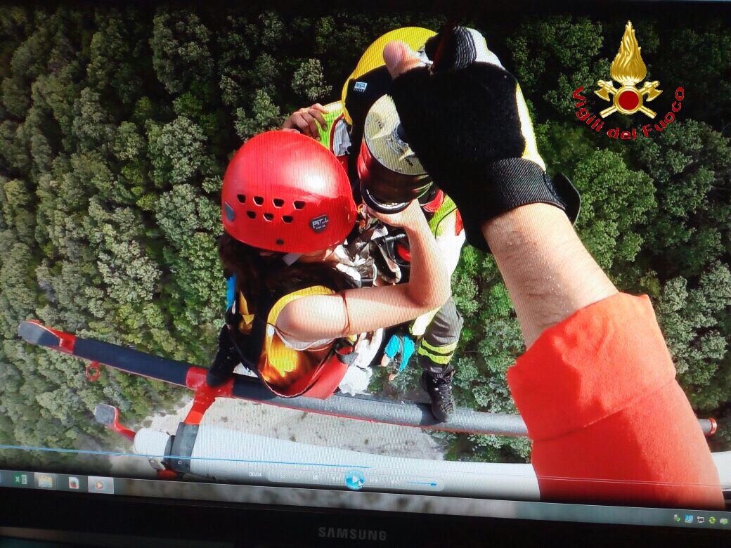 Due turisti si perdono mentre tentano di raggiungere Cala Mariolu: recuperati dall’elisoccorso