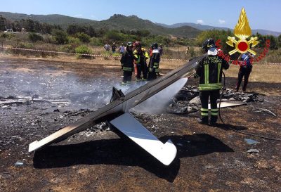I resti dell'ultraleggero dopo l'incidente