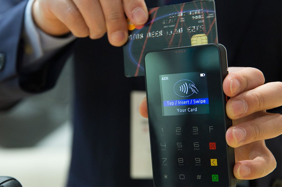 Per Natale arriva l’extra cashback: il governo rimborsa fino a 150 euro agli italiani