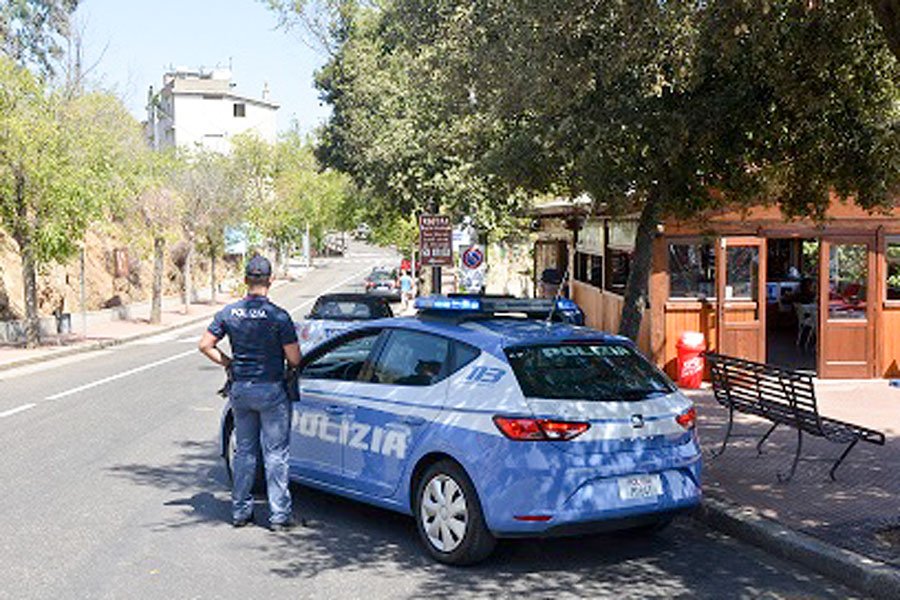 Nuoro. In otto aggrediscono il cliente di un chiosco: fermati padre e figlio