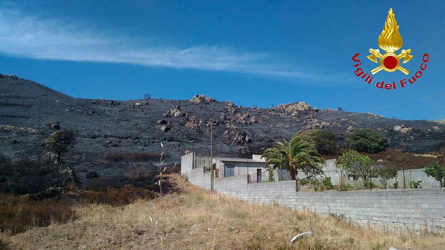 Sarule: domate le fiamme. In fumo oltre 40 ettari di terreno