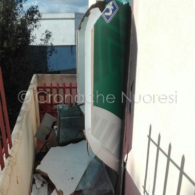 Gli infissi danneggiati