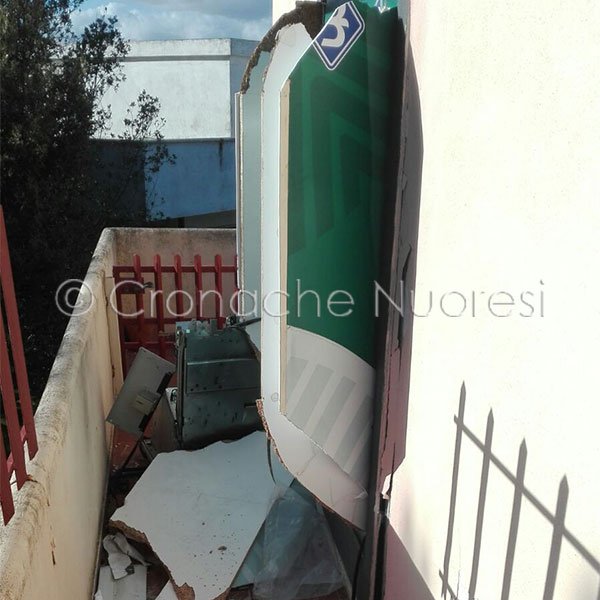 Gli infissi danneggiati