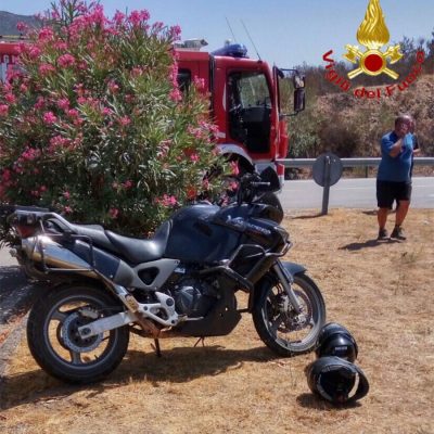 La moto sulla quale viaggiavano il padre e il figlio undicenne