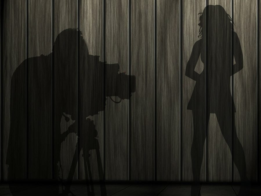 Ricatta la ex: sesso in cambio degli scatti osé