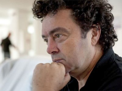 Un ritratto del compositore olandese Hardy Mertens