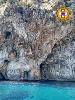 La turista in difficoltà lungo il sentiero 