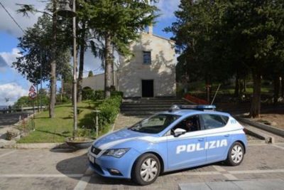 Nuoro. Una volante della Polizia di Stato