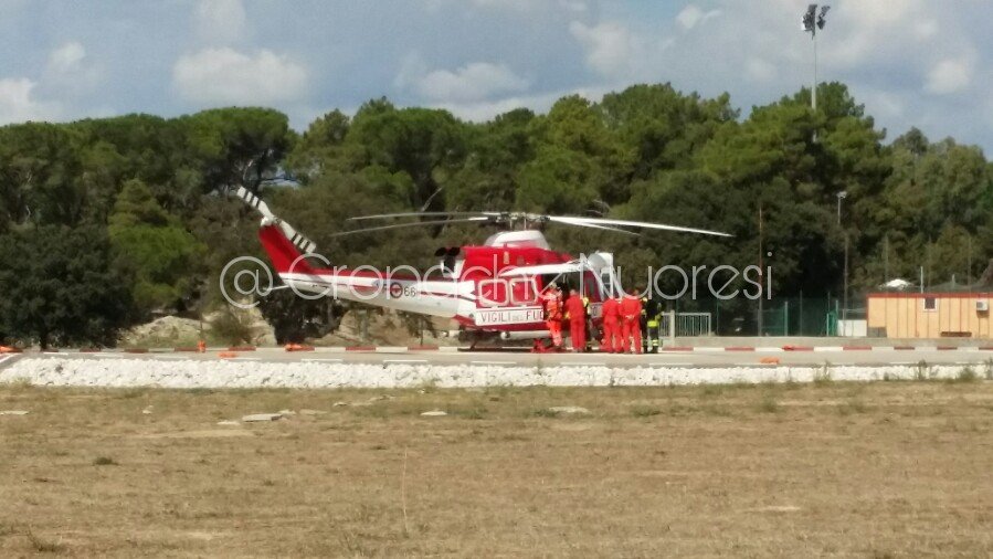 Esce di strada con la moto: ricoverato in elisoccorso a Nuoro con lesioni al midollo