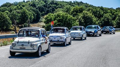 Sarule. Un turistico delle scorse edizioni del Raduno di auto e moto d'epoca (© foto S.Novellu)
