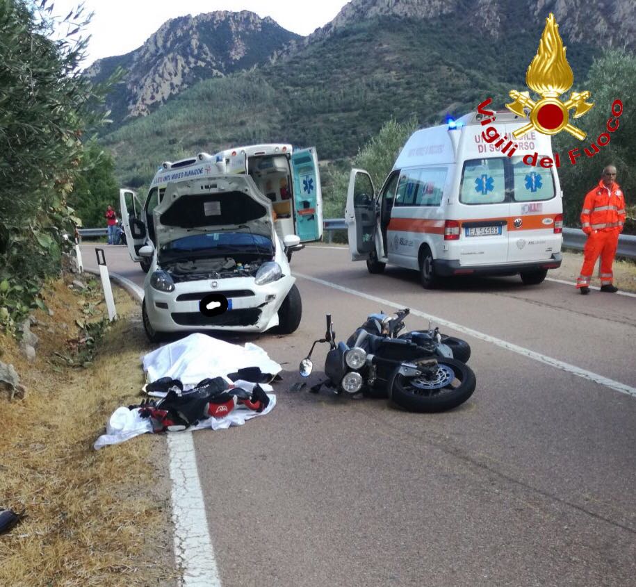 56enne perde la vita schiantandosi contro un’auto dopo aver perso il controllo della moto