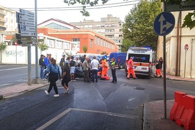 Nuoro. La scena dell'incidente in via Manzoni (© foto Cronache Nuoresi)