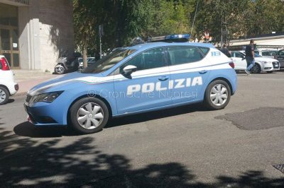 Una volante della Polizia (foto Cronache Nuoresi)