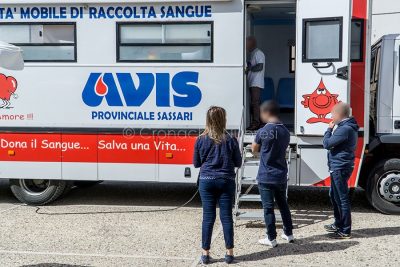 La raccolta del sangue davanti all'Ex Mercato Civico (foto S.Novellu)