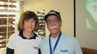 L'assessore Maria Boi e il presidente della Vespa Club