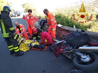 L'intervento di soccorso al motociclista