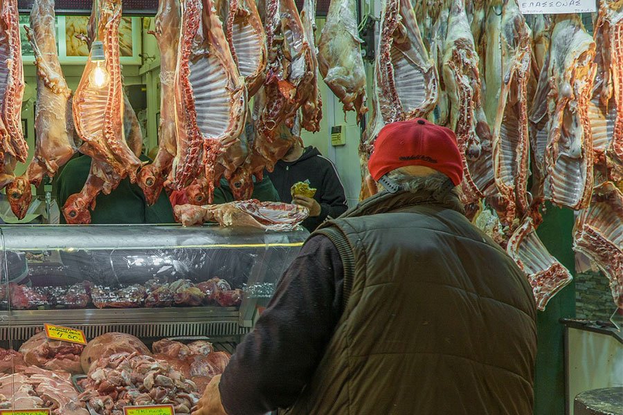 Macelleria aperta e titolare senza green pass: scatta la sanzione