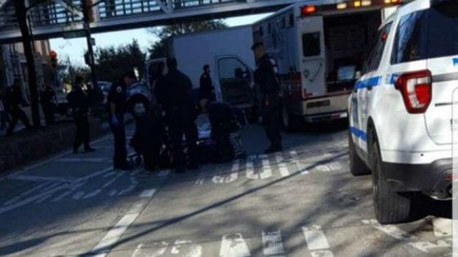 Panico a Manhattan: furgoncino si schianta contro una pista ciclabile almeno 4 morti