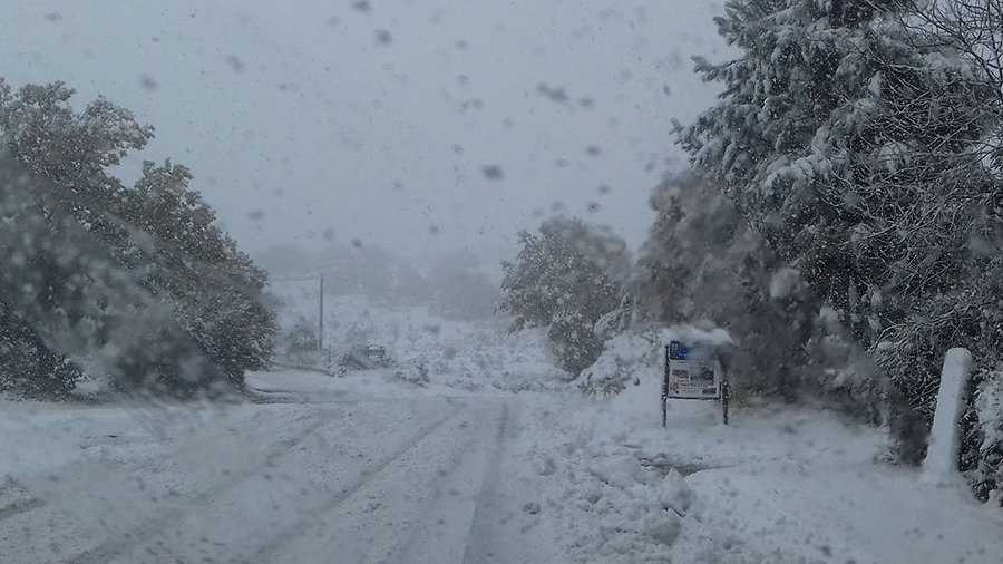 La neve arriva insieme alle polemiche: studenti e pendolari di Desulo bloccati dal maltempo