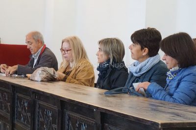 Le socie della Cooperativa Primi Passi durante l'apertura delle buste (foto Cronache Nuoresi)