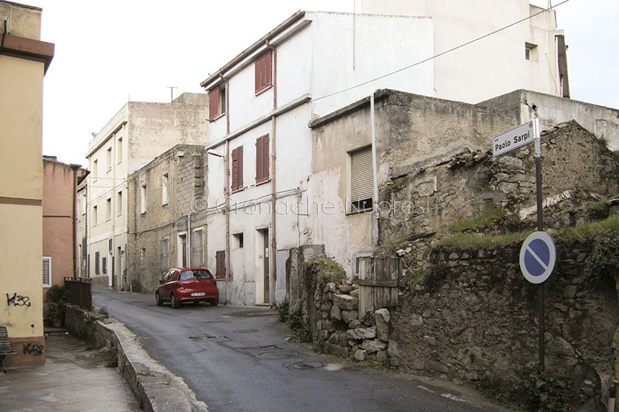 Nuoro. Cede una caditoia stradale: traffico interdetto in via Sarpi