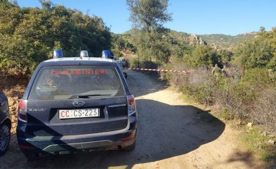 L'auto dei Carabinieri sul luogo dell'agguato