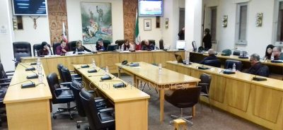 Macomer: i banchi dell'aula consiliare abbandonati dalla minoranza (foto P.g.Vacca)
