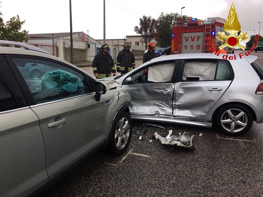 Nuoro: violento scontro tra auto. Una donna ferita