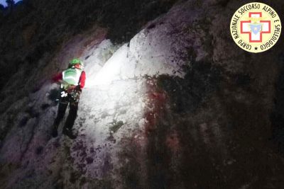 Il Soccorso Alpino impegnato nell'intervento nella falesia