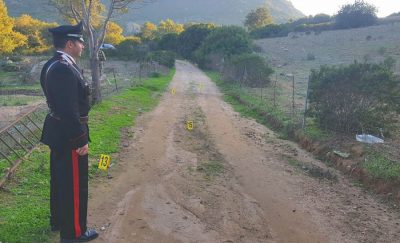 La strada di campagna dove è avvenuto l'agguato