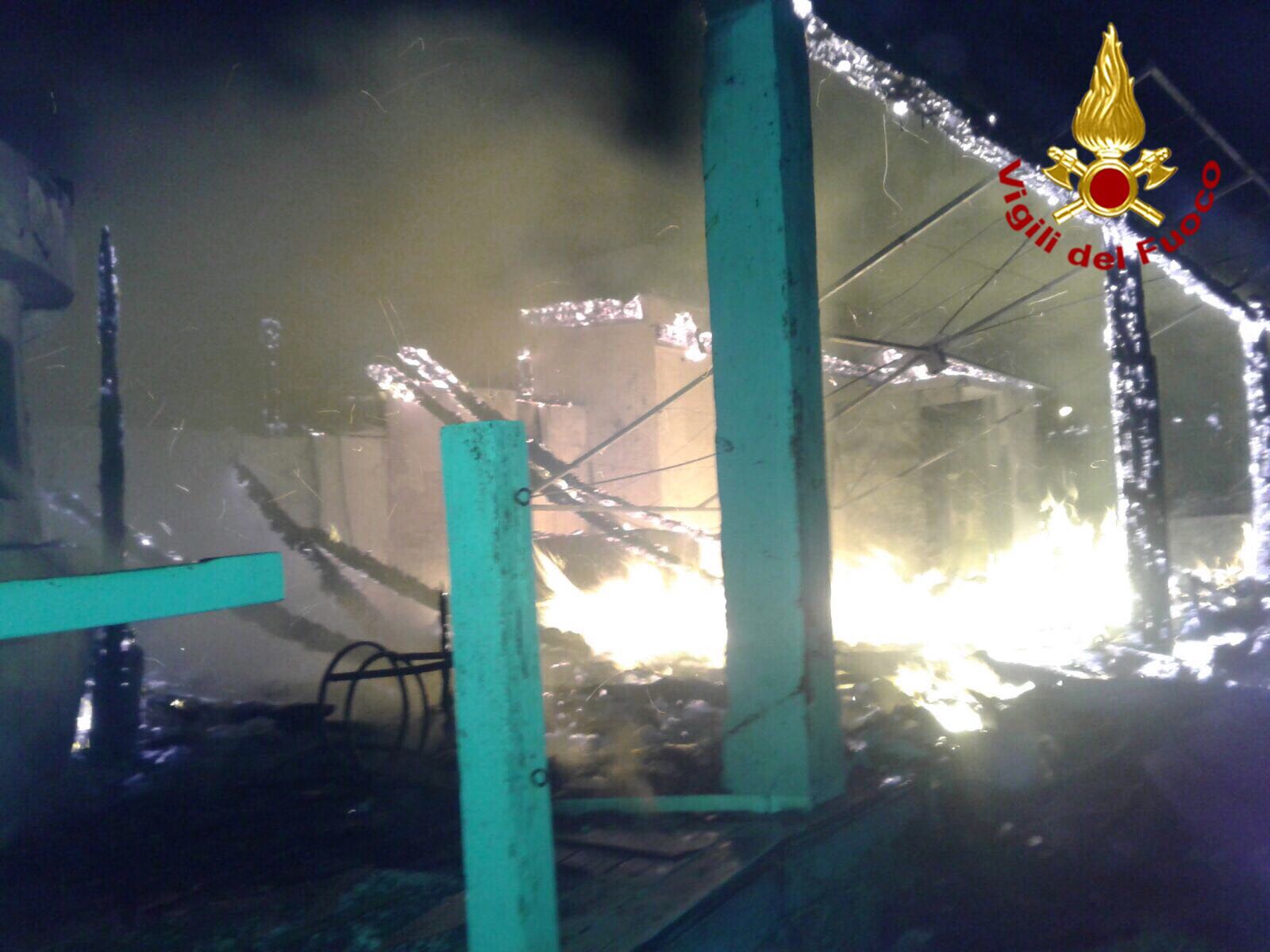 Bosa Marina: di nuovo a fuoco il bar sul mare “Le quattro more”