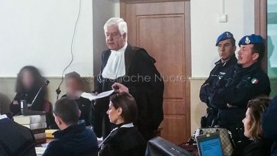 Gli avvocati della difesa di Cubeddu (foto Cronache Nuoresi)
