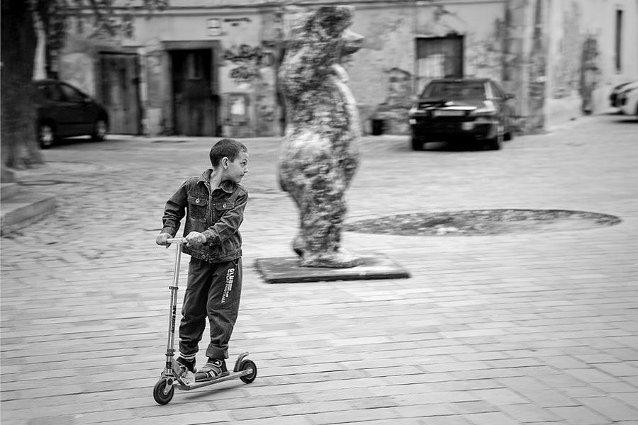 Sos pitzinnos in su mundu de eris