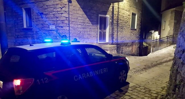 Carabinieri a Gavoi in vico Santo Rosa