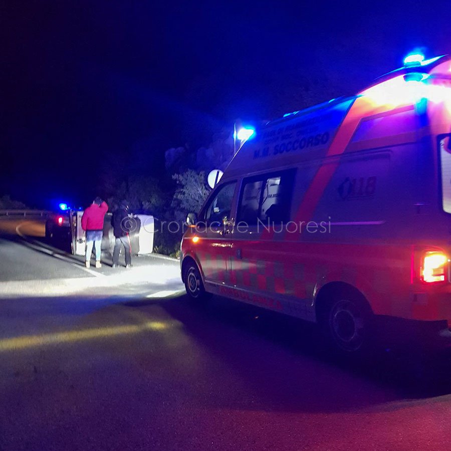 Tragedia sfiorata nella notte: tre giovanissimi si ribaltano su un fuoristrada all’uscita di una curva