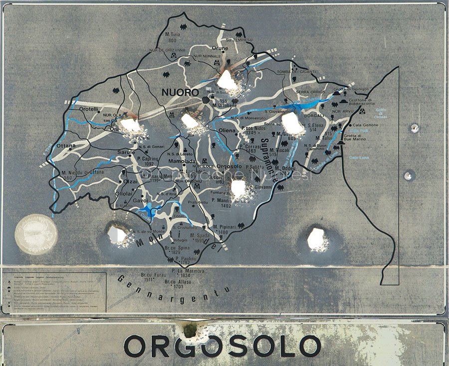 Orgosolo: tre cacciatori bloccati e rapinati dei loro fucili da due giovani a volto coperto