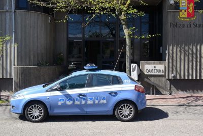 Una volante della Squadra Mobile