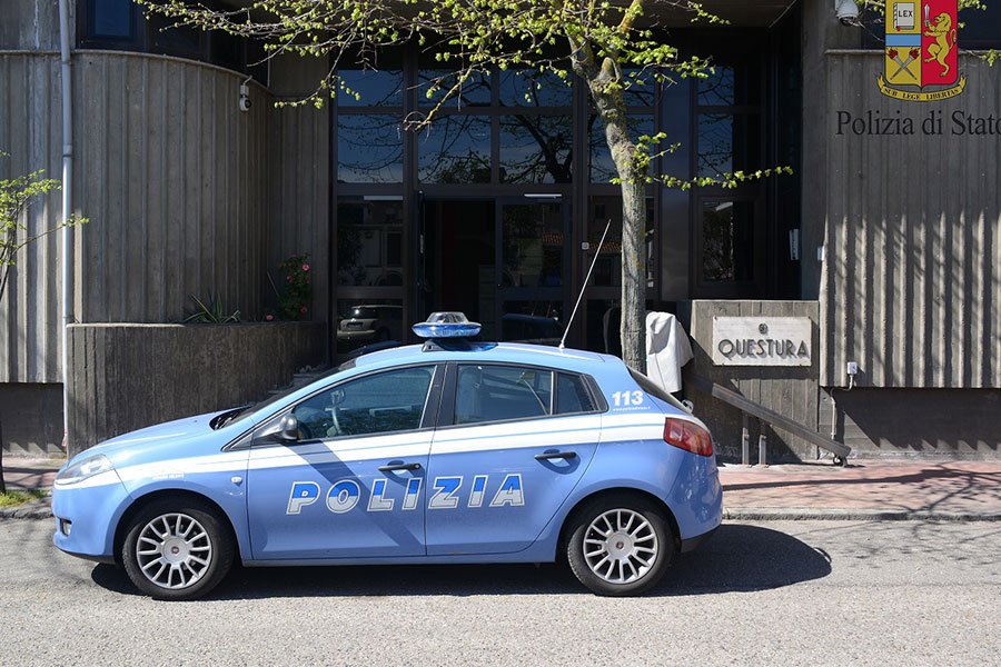 Nuoro. Collaboratore scolastico arrestato per abusi sessuali su minore