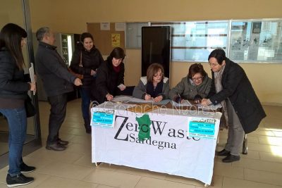 La raccolta firme a Sarule