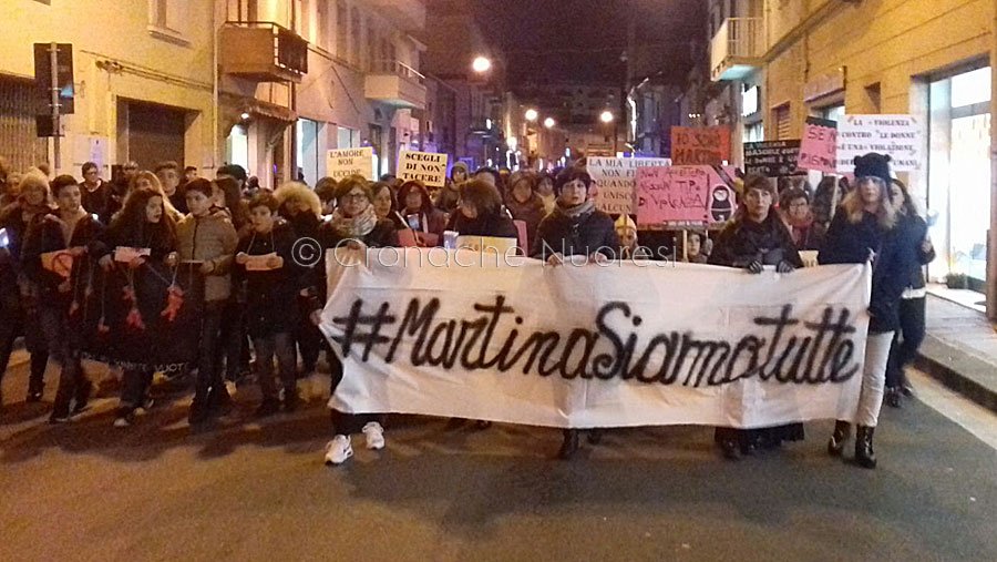 Macomer: circa 400 donne ieri in piazza per la fiaccolata contro la violenza di genere