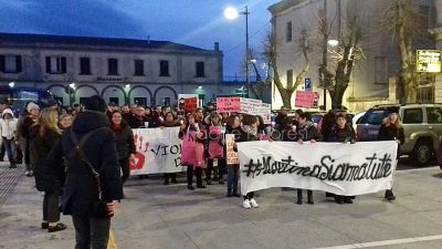 La fiaccolata tenutasi ieri a Macomer (Foto P.G.Vacca)