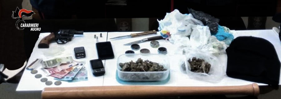 Spaccio di droga a scuola. Arrestato un minorenne