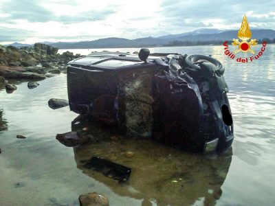 L'auto dei due coniugi dopo l'uscita di strada