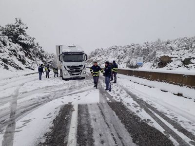 Un intervento della Polizia stradale lungo la 131 dcn
