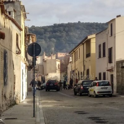 Onifai, i Carabinieri davanti all'Ufficio postale dopo la rapina (© Cronache Nuoresi)