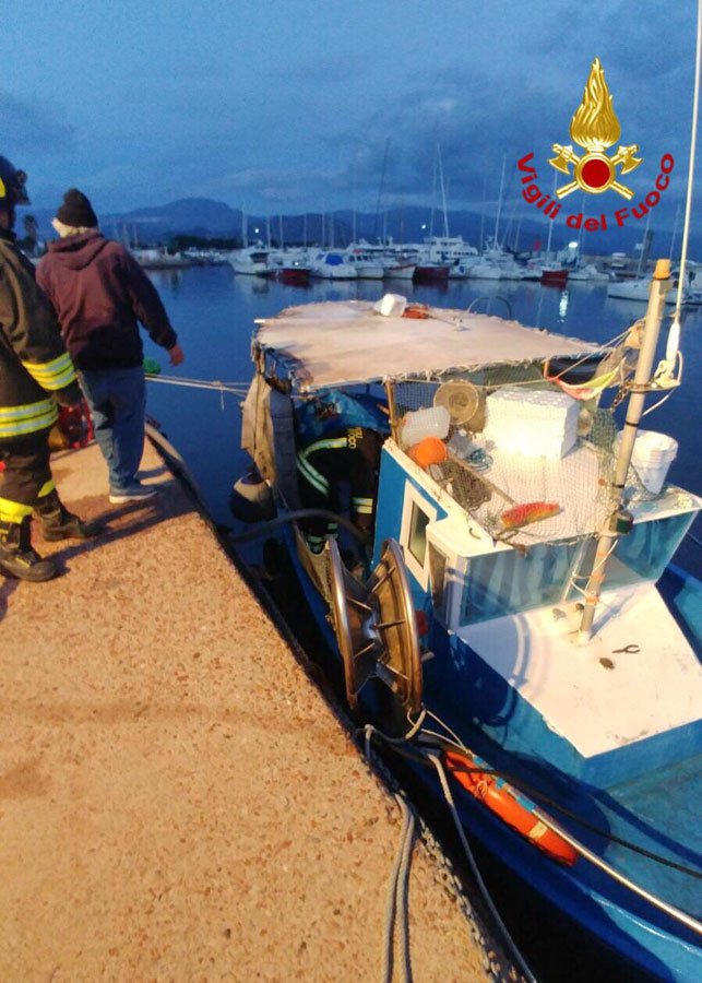 Arbatax. Peschereccio in avaria: salvo grazie all’intervento dei Vigili del fuoco