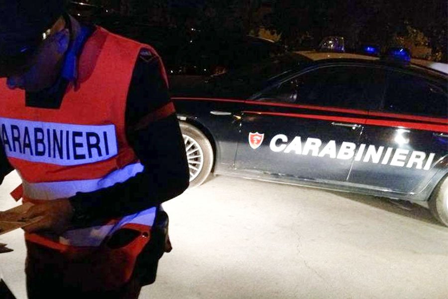 Picchia un coetaneo con un bastone procurandogli lesioni al cranio: denunciato un giovane