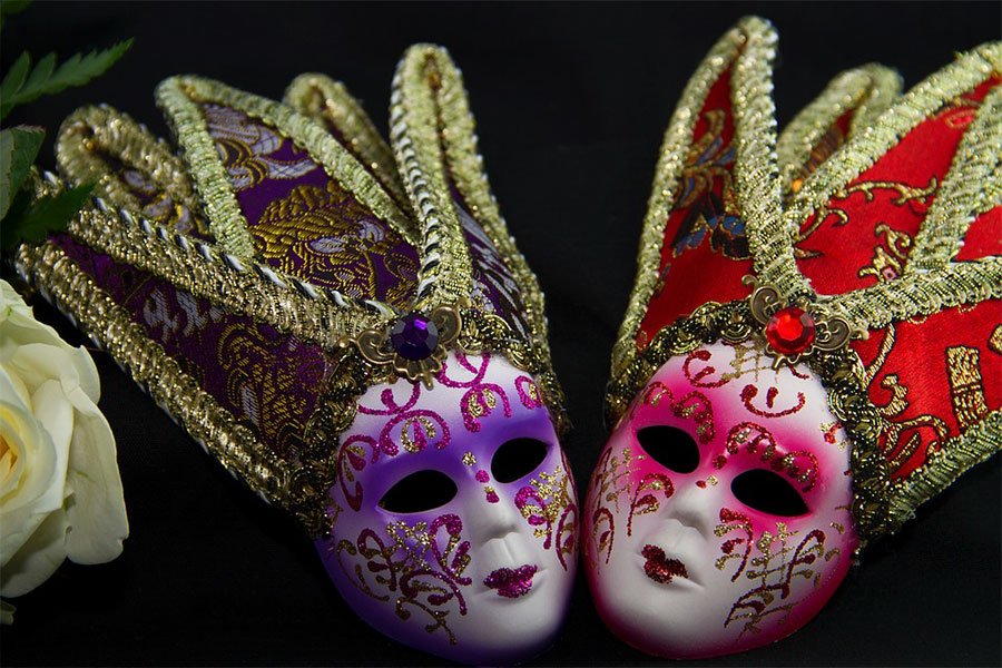 Ogosolo: irriconoscibili per colpa delle maschere di Carnevale. Nei guai quattro giovani