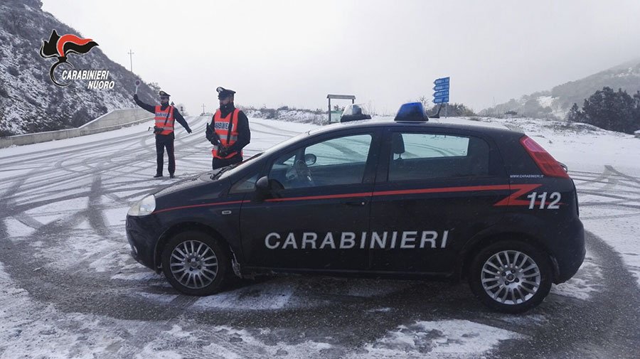Emergenza neve a Tascusì. Conducente indisciplinato disturba i Carabinieri nella gestione della viabilità: denunciato