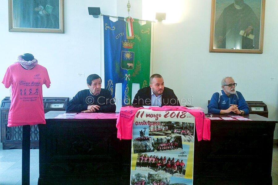 Corsa Rosa: l’invasione pacifica di duemila donne nelle strade di Nuoro